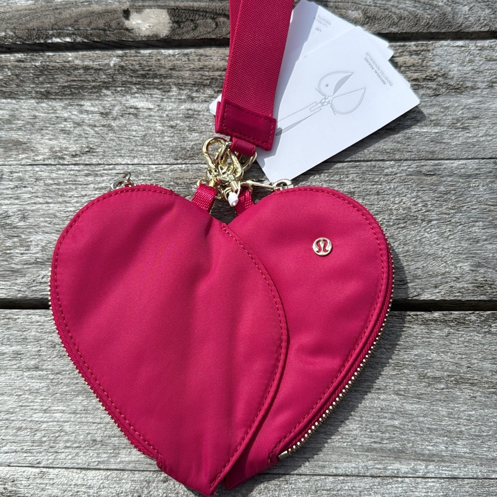 Lululemon Dual Pouch Wristlet Heart NWT Passionate / Gold pink - Picture 8 of 8